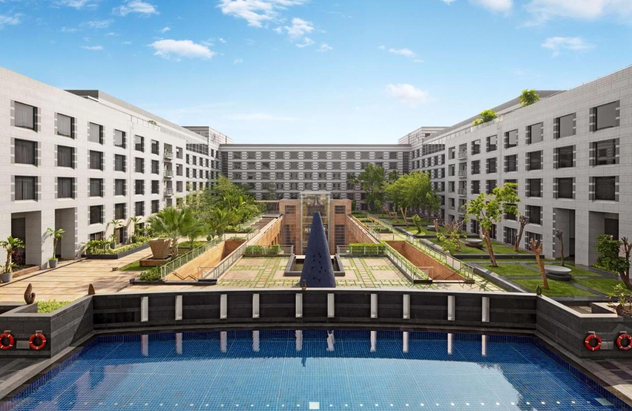 Grand Hyatt Mumbai Hotel And Residences Ngoại thất bức ảnh The campus of the University of Electronic Science and Technology of China