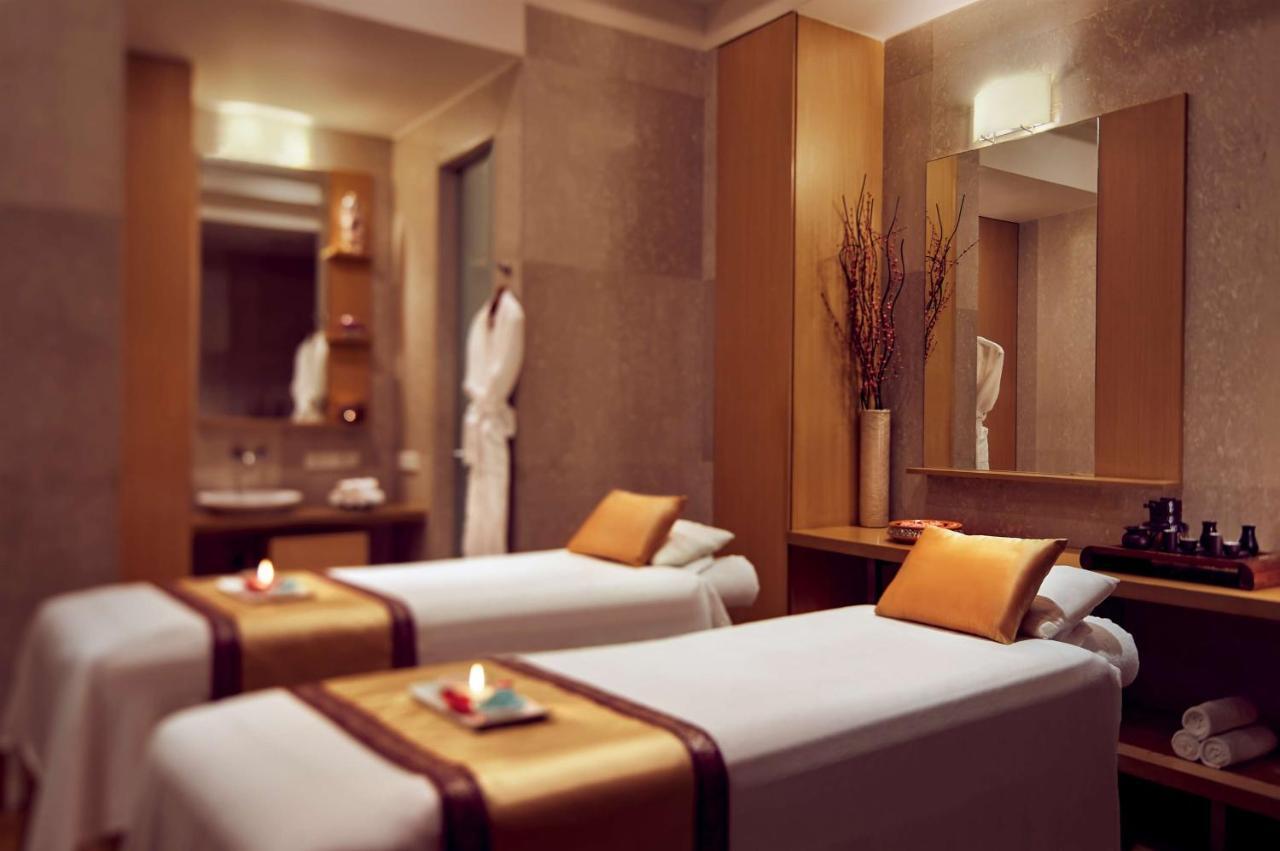 Grand Hyatt Mumbai Hotel And Residences Ngoại thất bức ảnh A spa treatment room