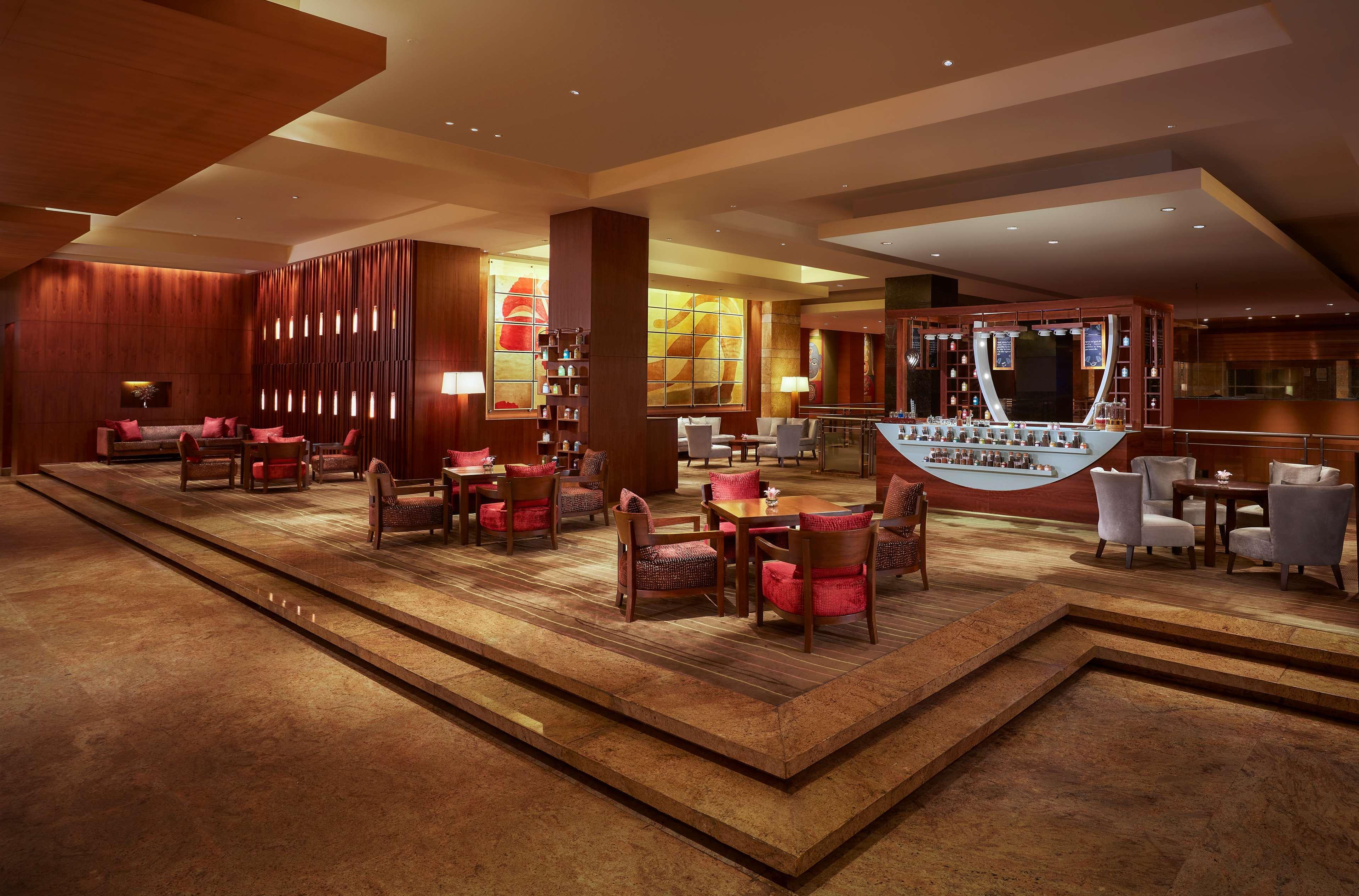 Grand Hyatt Mumbai Hotel And Residences Ngoại thất bức ảnh The lobby
