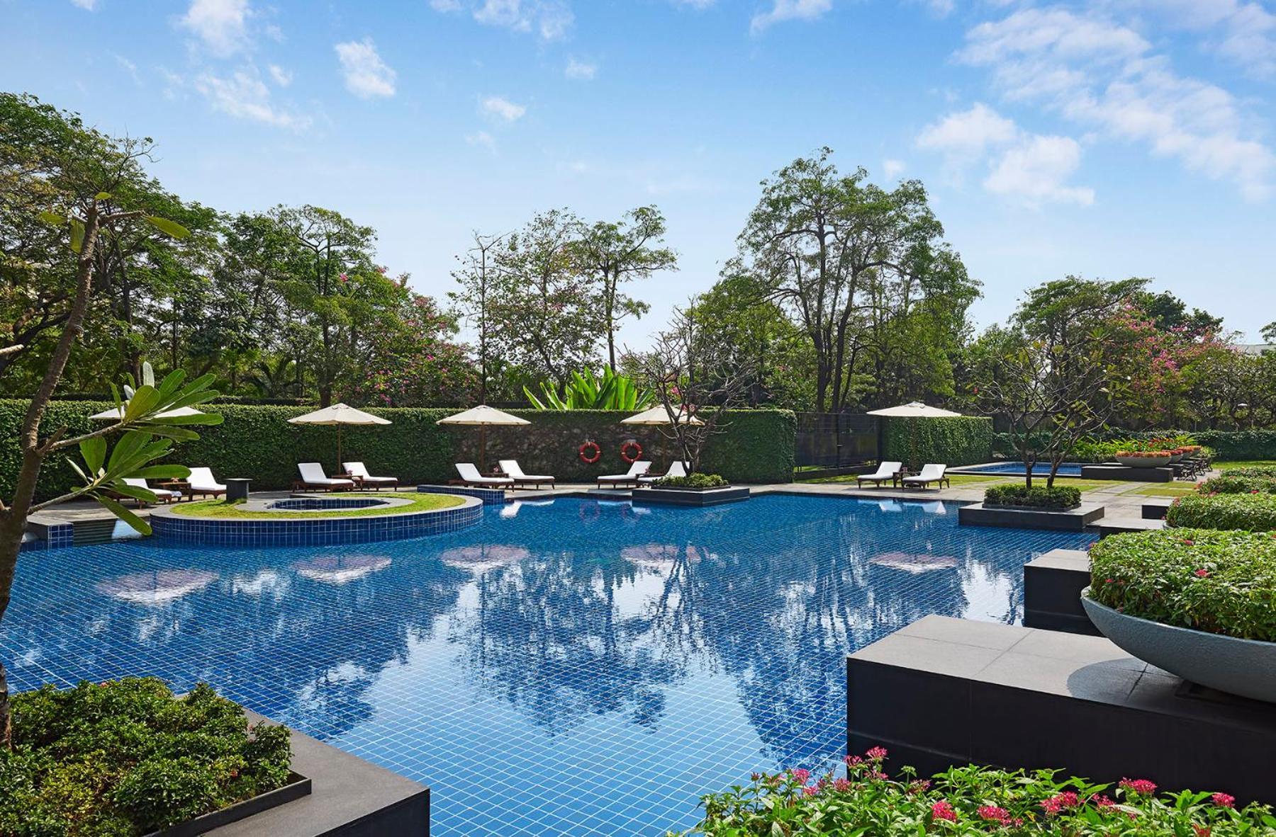 Grand Hyatt Mumbai Hotel And Residences Ngoại thất bức ảnh The pool at The Park, Hyderabad
