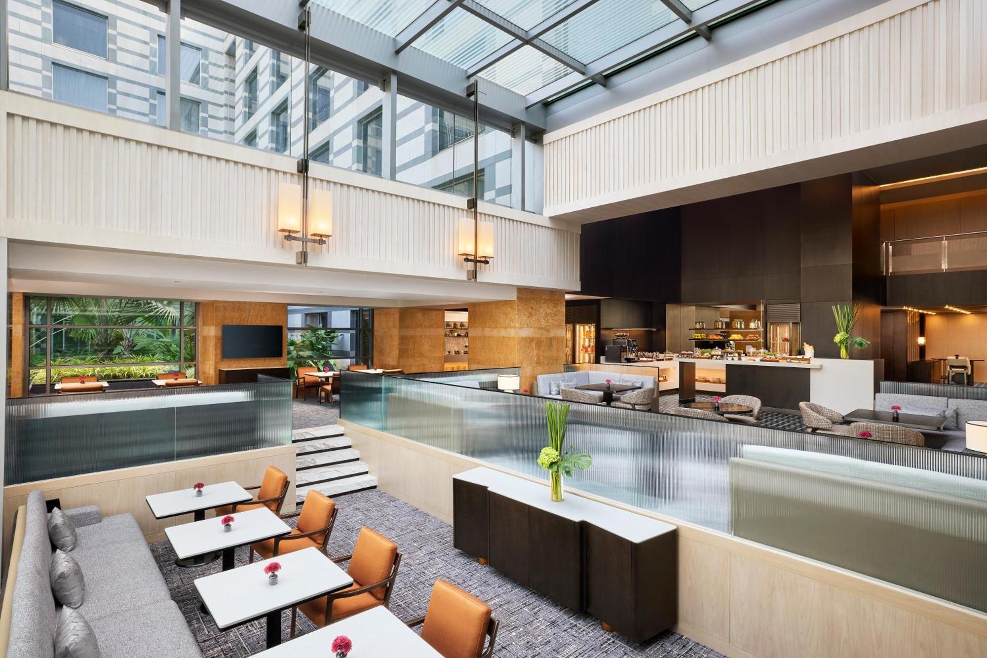 Grand Hyatt Mumbai Hotel And Residences Ngoại thất bức ảnh The Lounge at Hong Kong International Airport